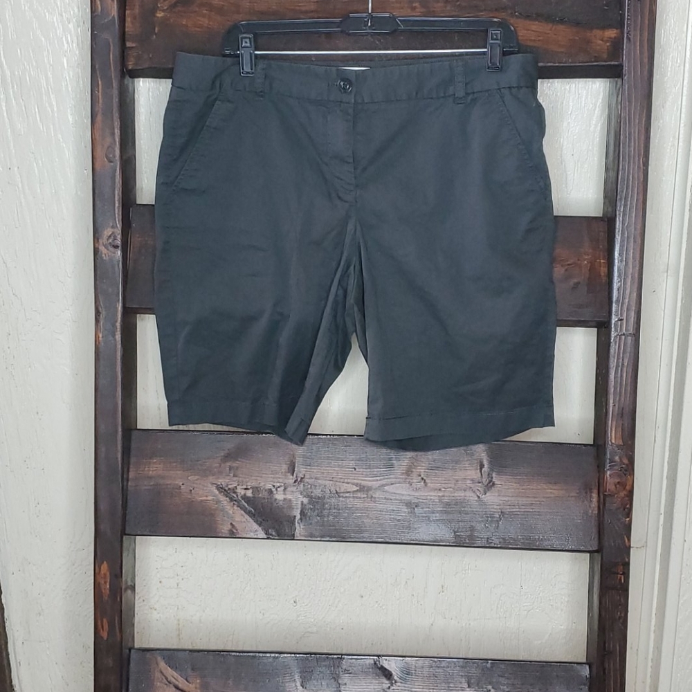 Shorts.                                         H1